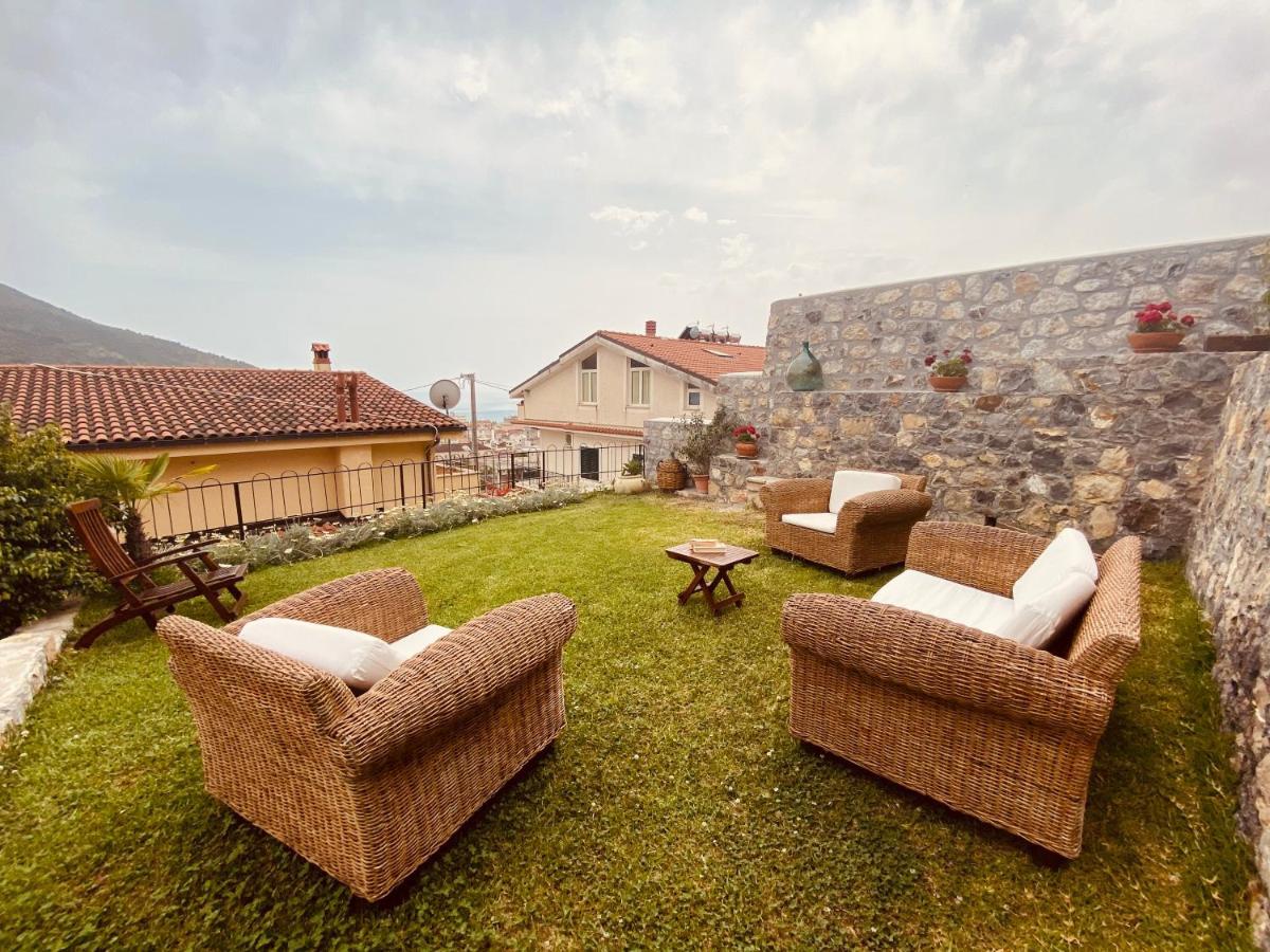 Bed & Breakfast Spigolatrice Sapri Exteriör bild